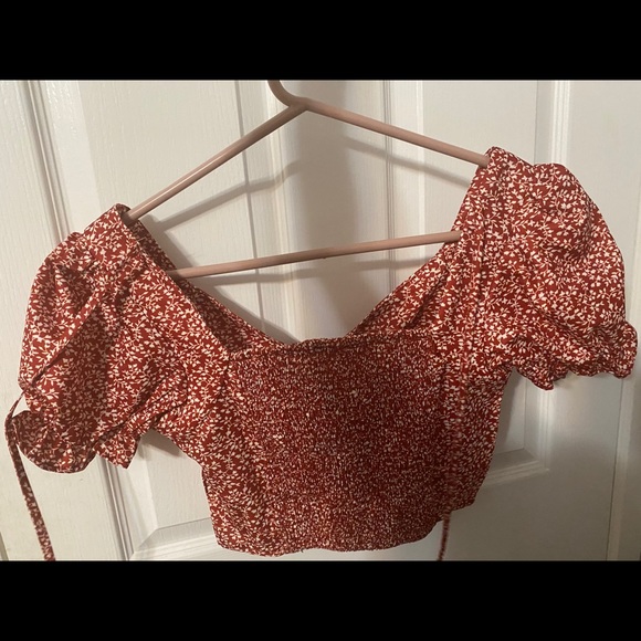 Red floral top - Picture 2 of 2